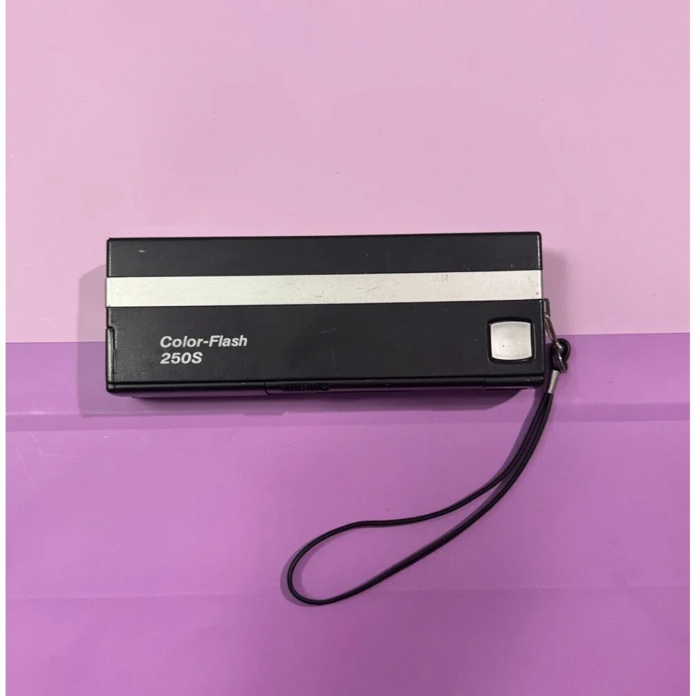 Vintage Vivitar Motorized Color-Flash 250S Continental‎ Pocket Camera with Strap
